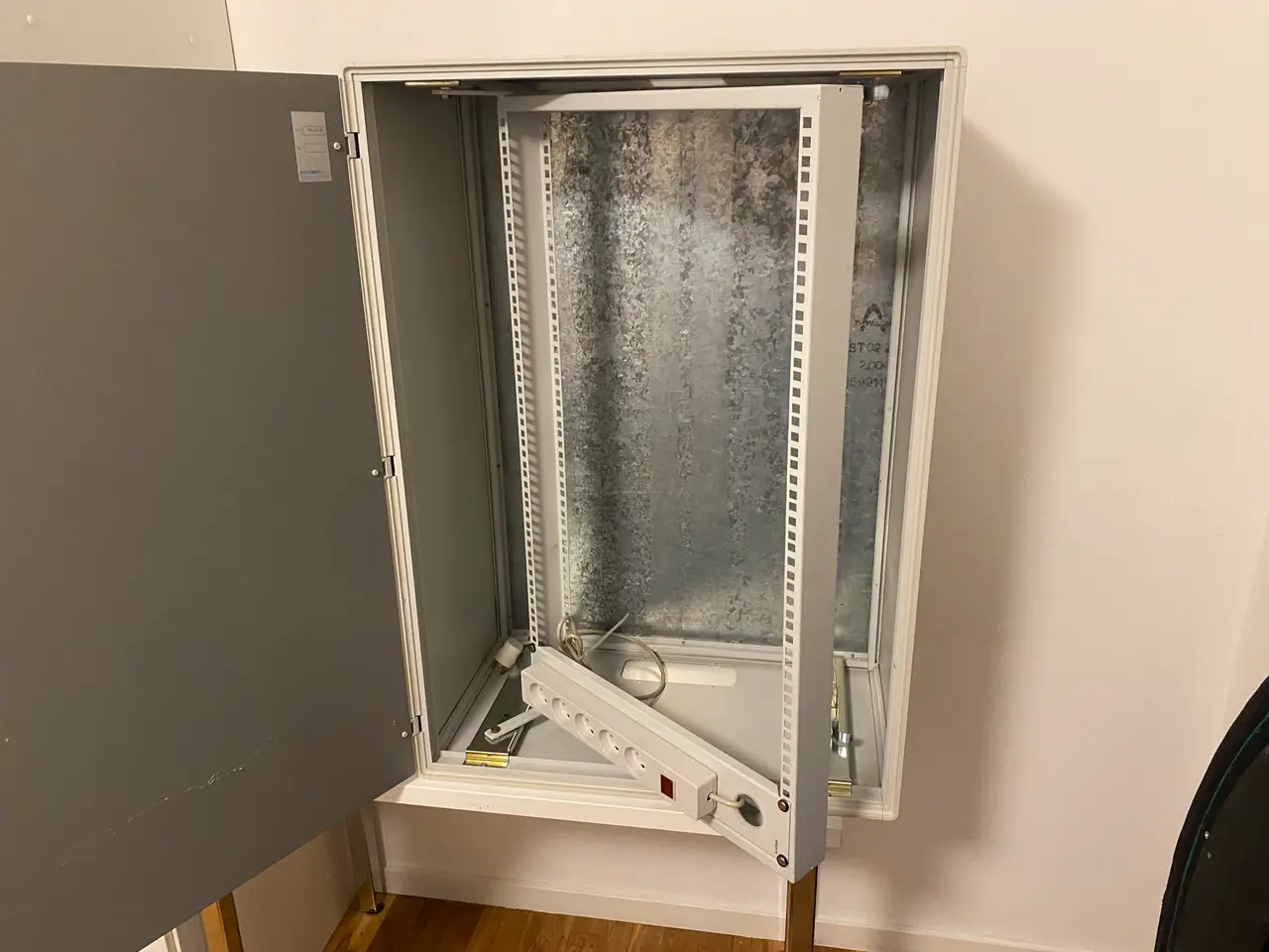 Billede 3 - 19'' Rack skab / Serverskab / Krydsfelt