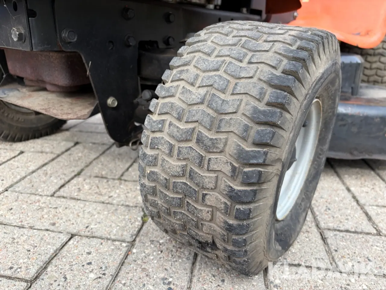 Billede 9 - Græsslåmaskine Husqvarna YT 130