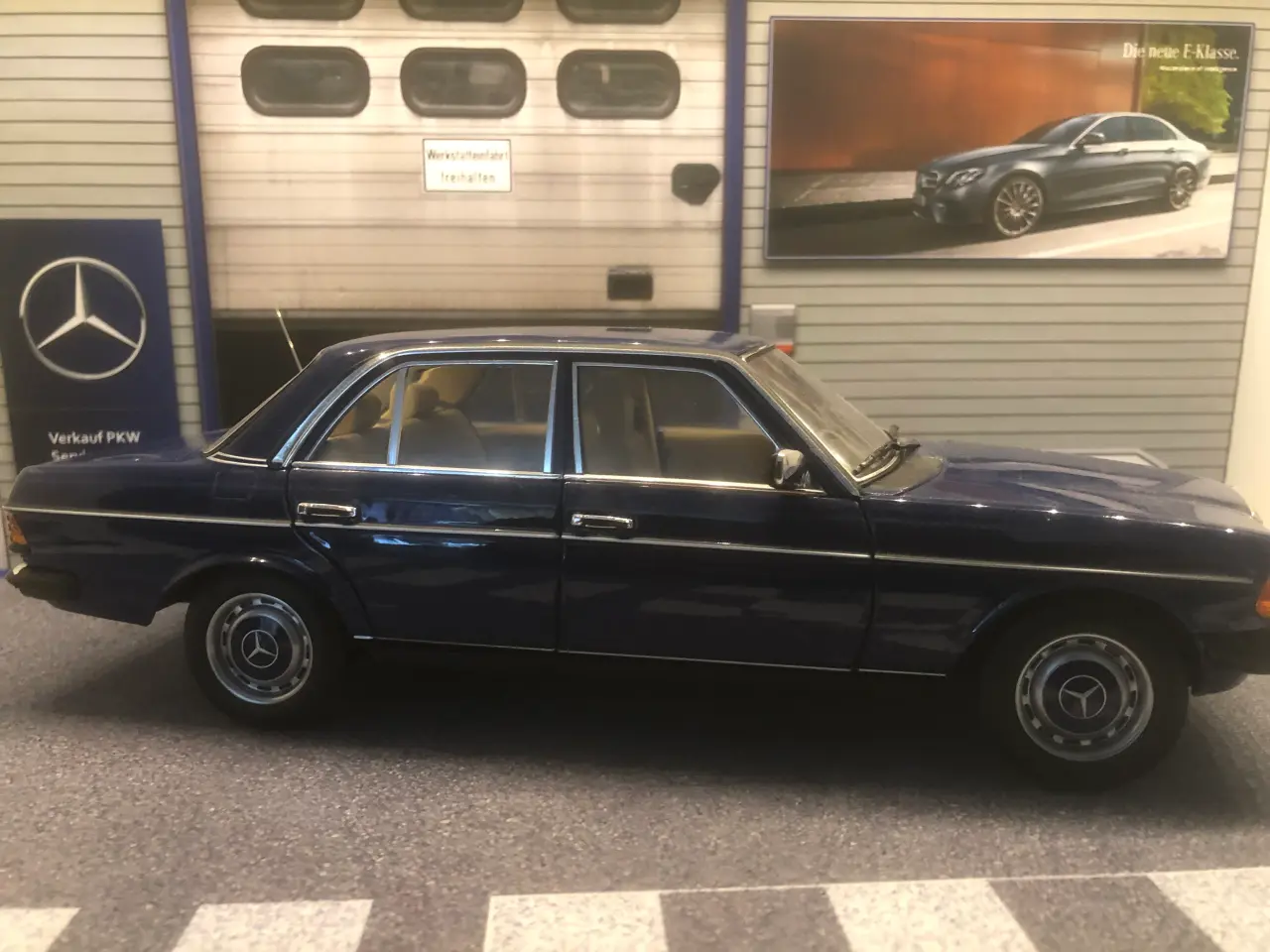 Billede 2 - 1:18 Mercedes W123 Sedan