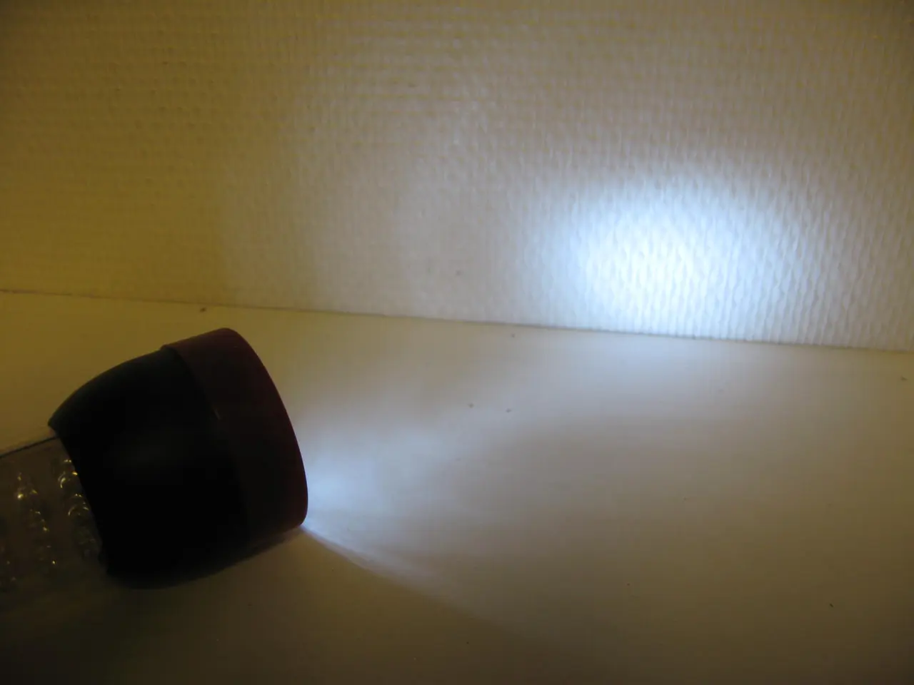 Billede 5 - Genopladelig LED-arbejdslampe og lommelampe