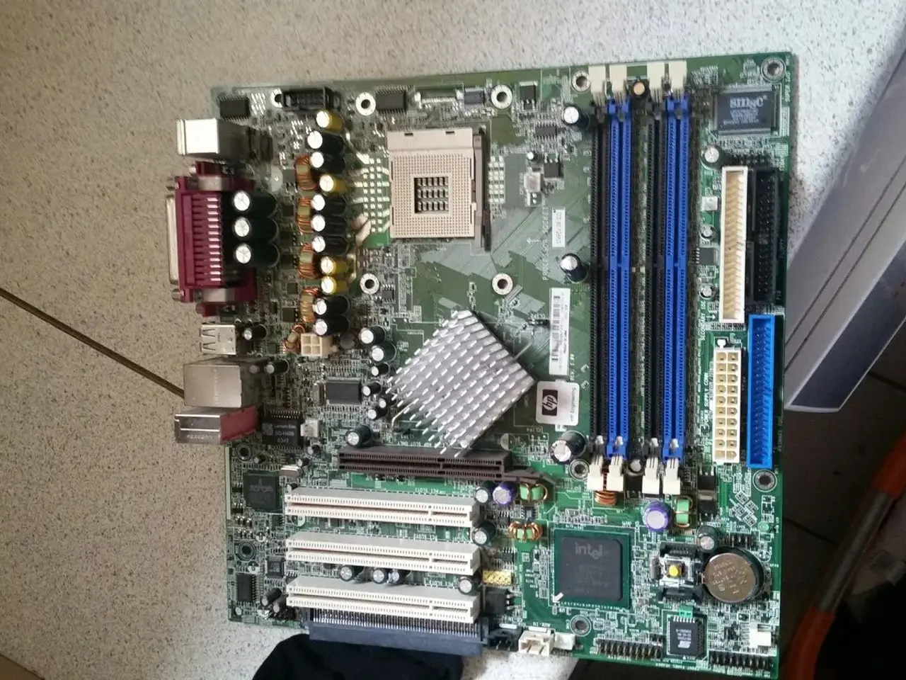 Billede 1 - Bundkort til hp/compaq D530 socket 478!