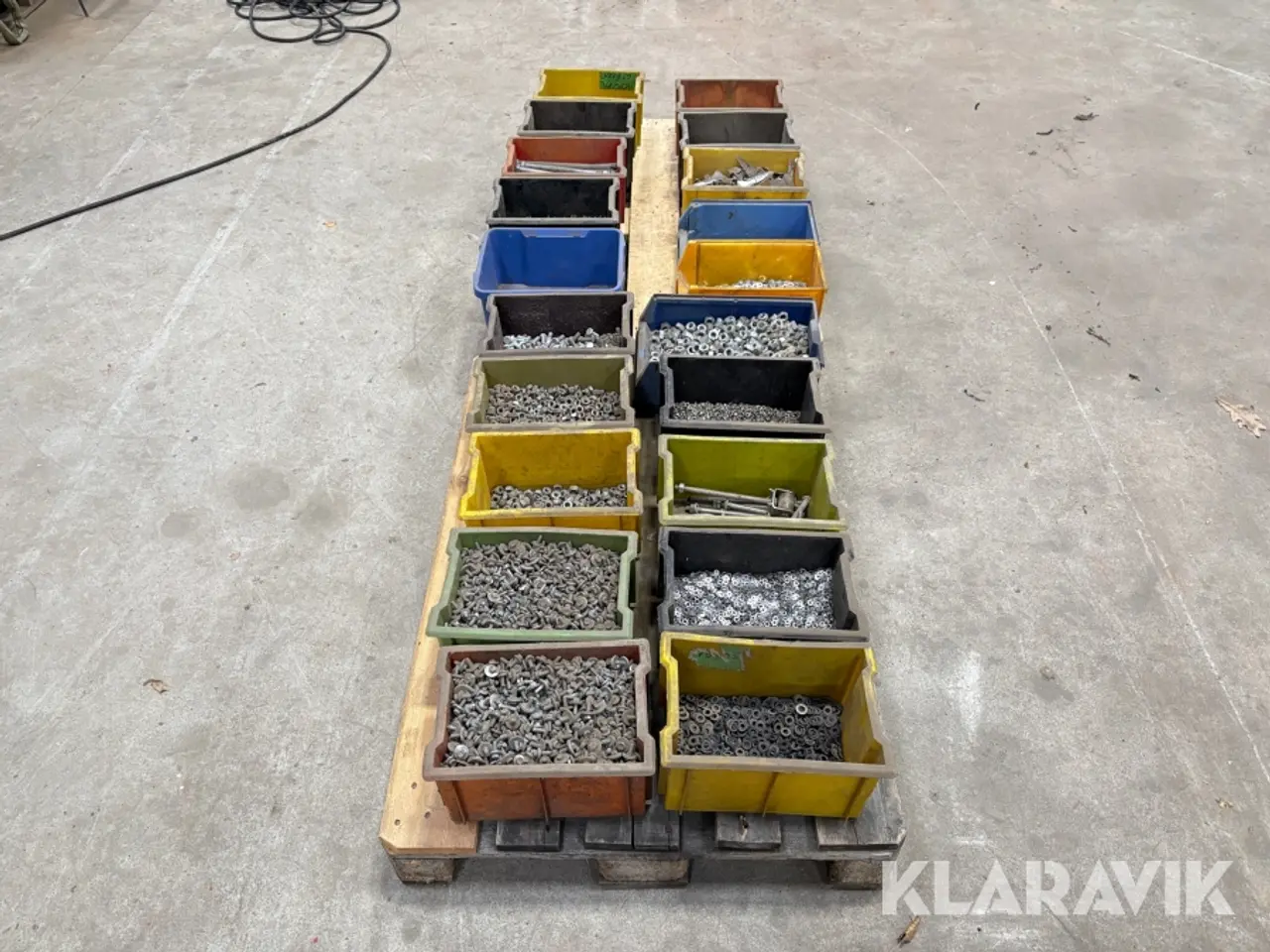 Billede 4 - Parti befæstelsesmaterialer / boltevarer - 20 kasser blandet