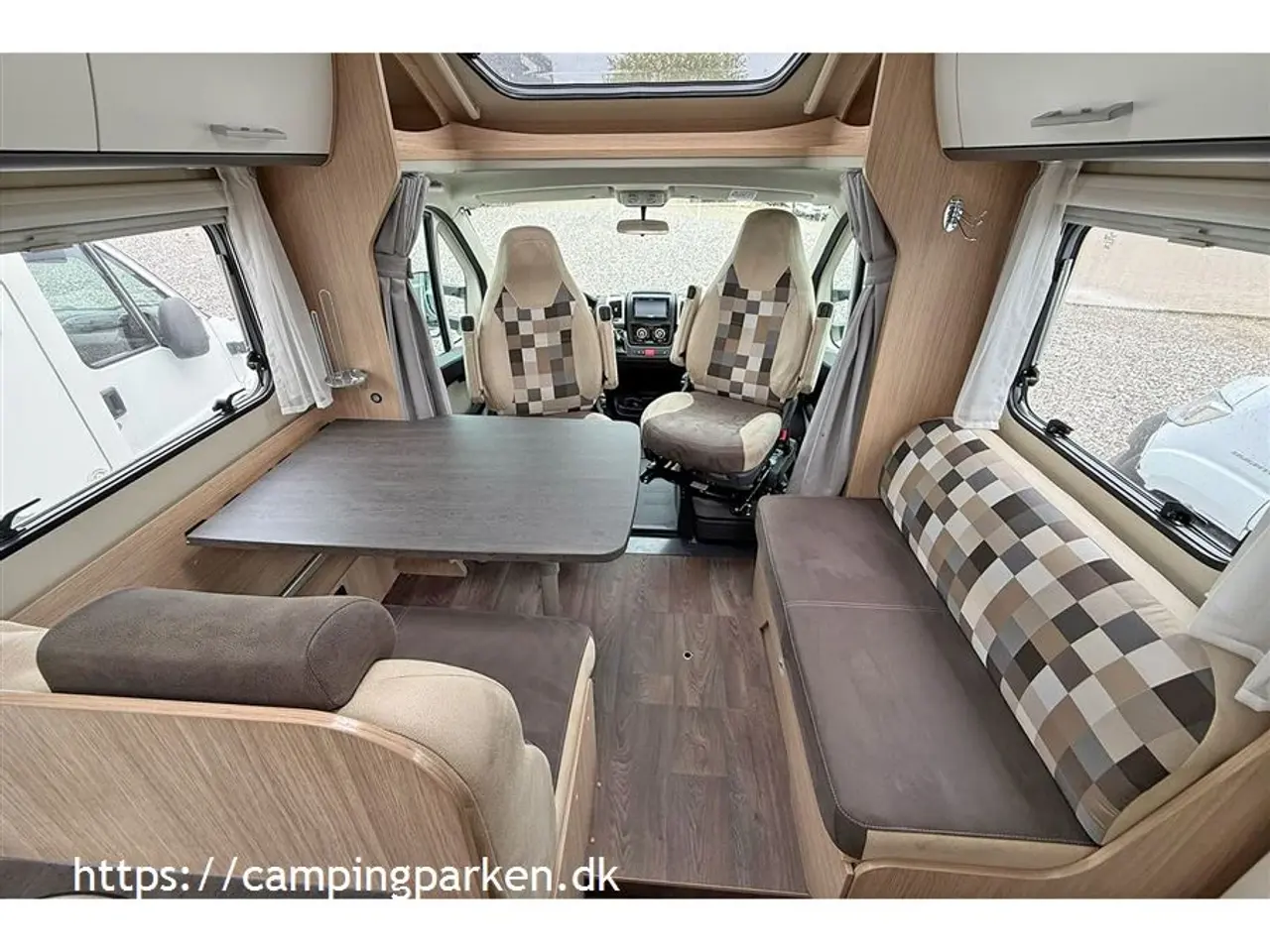 Billede 3 - 2018 - SunLight Active T67   Brugt autocamper med masser af komfortudstyr og enkeltsenge