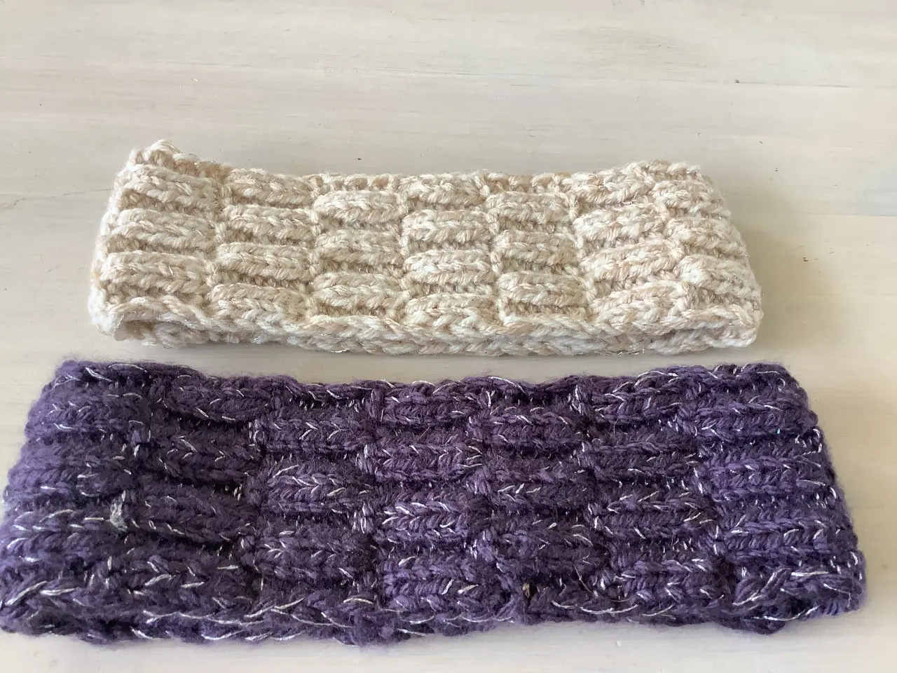 Billede 1 - Strikkede pandebånd med glimmer