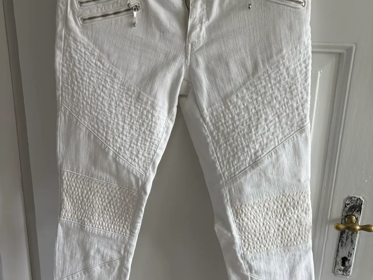Billede 1 - JustCavalli bukser med flotte detaljer