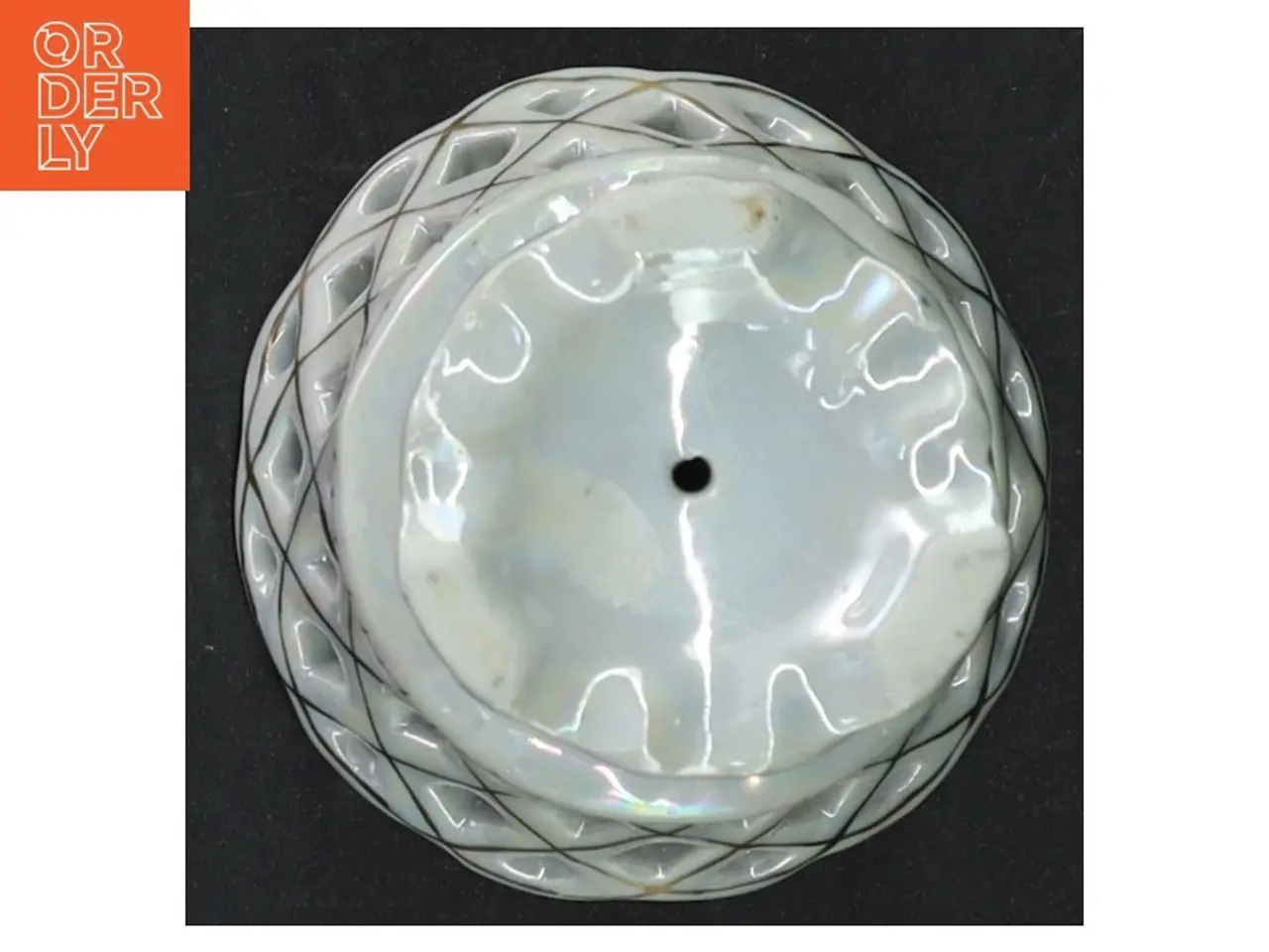 Billede 4 - Porcelænsfad med gennembrudt mønster (str. 8 cm)