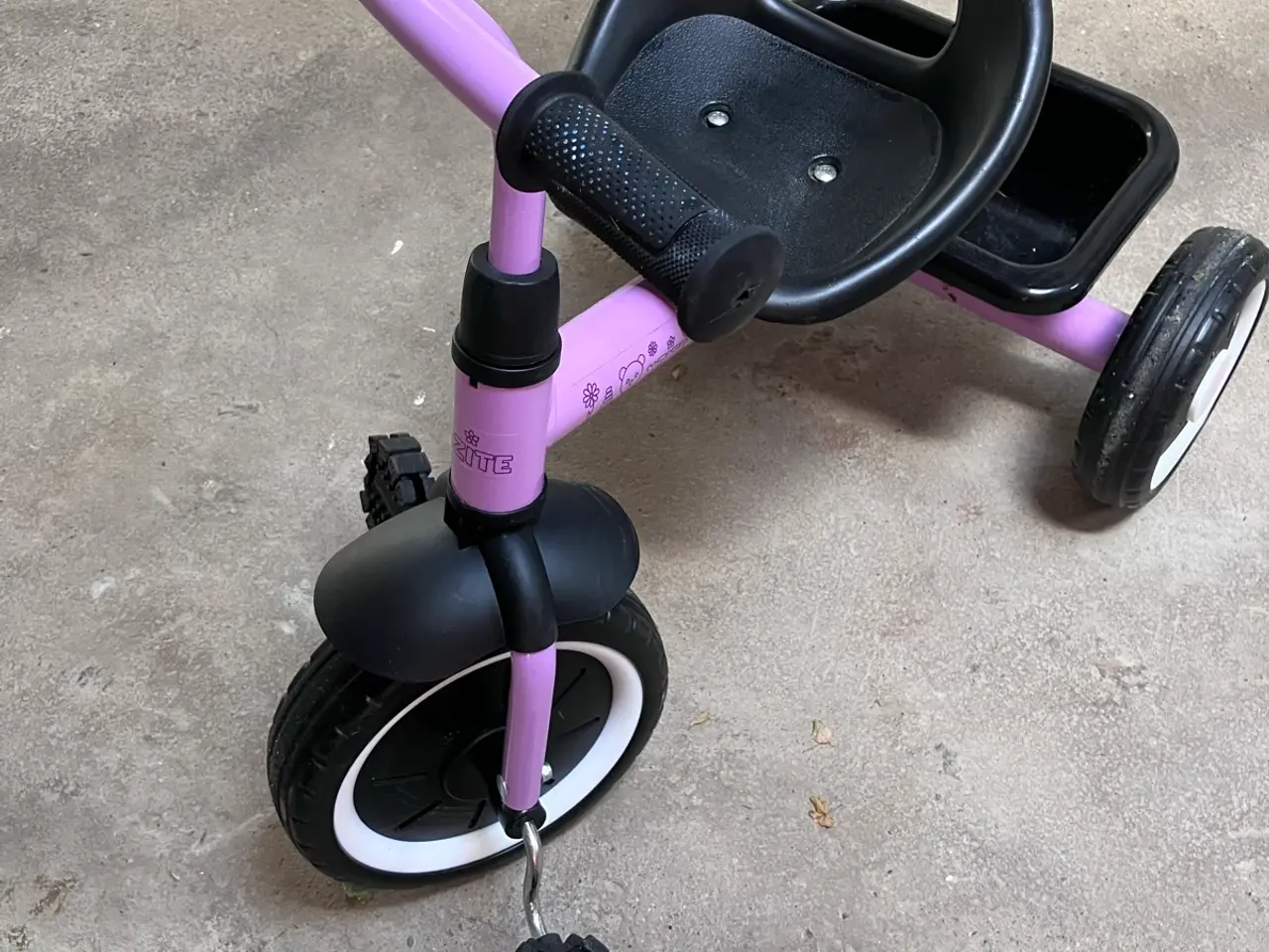 Billede 1 - Fin lilla 3-hjulet cykel