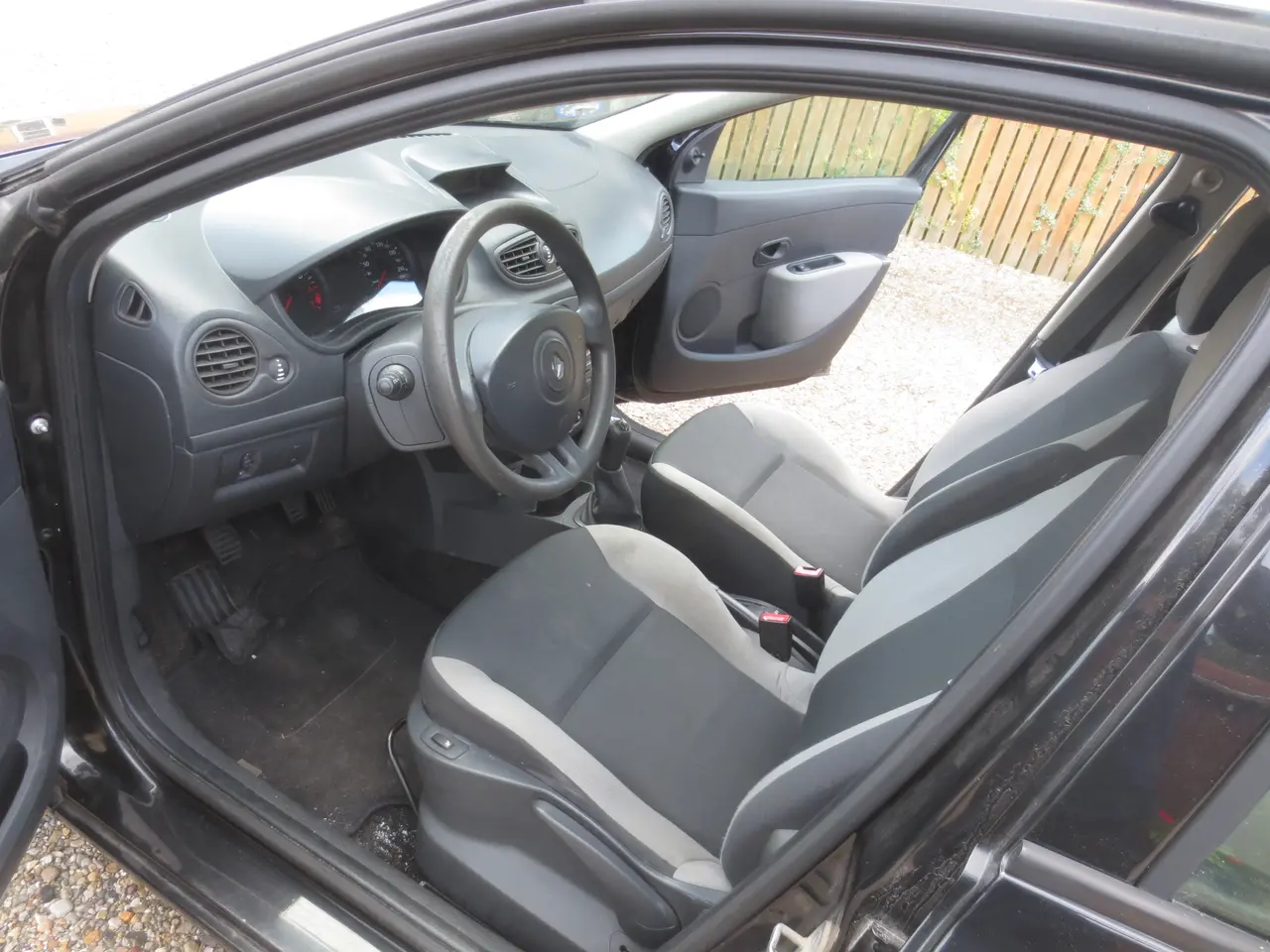 Billede 13 - Renault Clio 1.2 i År 11. Uden syn.