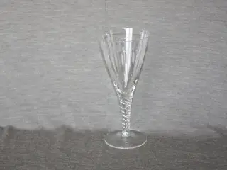 Amager Twist vin glas 18,5 cm fra Holmegaard