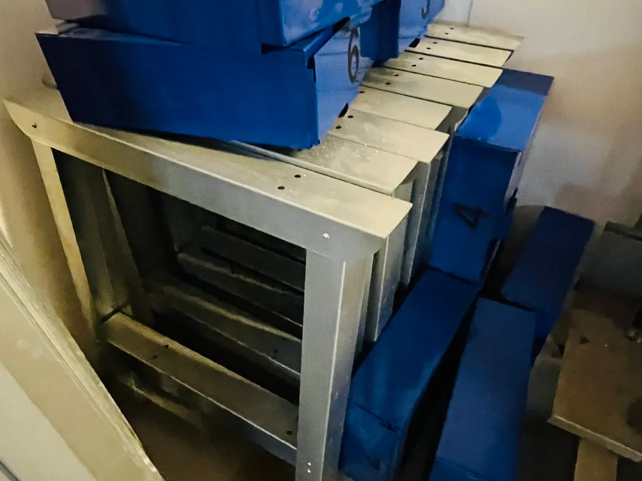 Billede 4 - Arbejdsbord m. Skuffer (4 bordplader) Usamlet