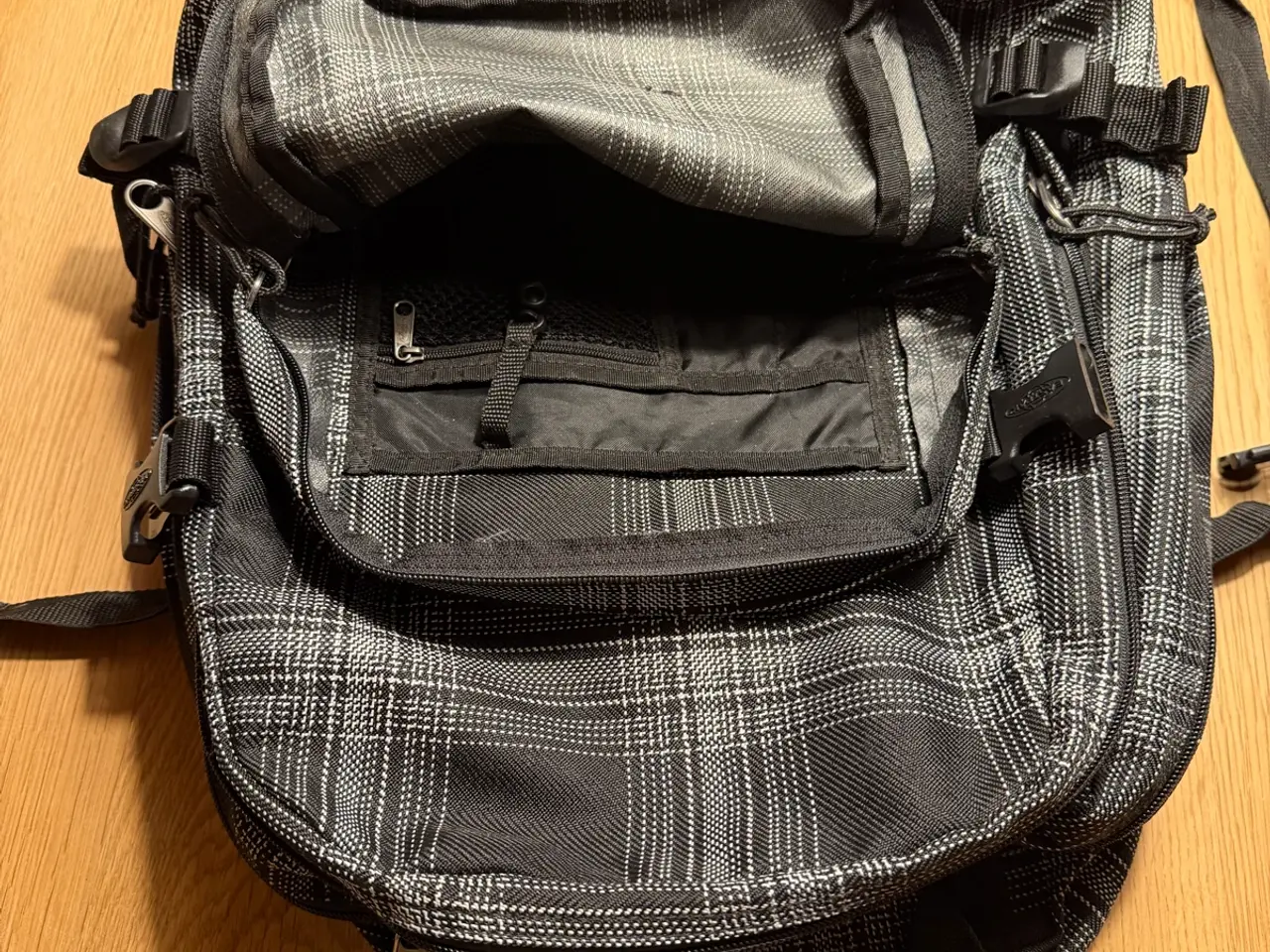 Billede 5 - Eastpak rygsæk/ skoletaske 33L 