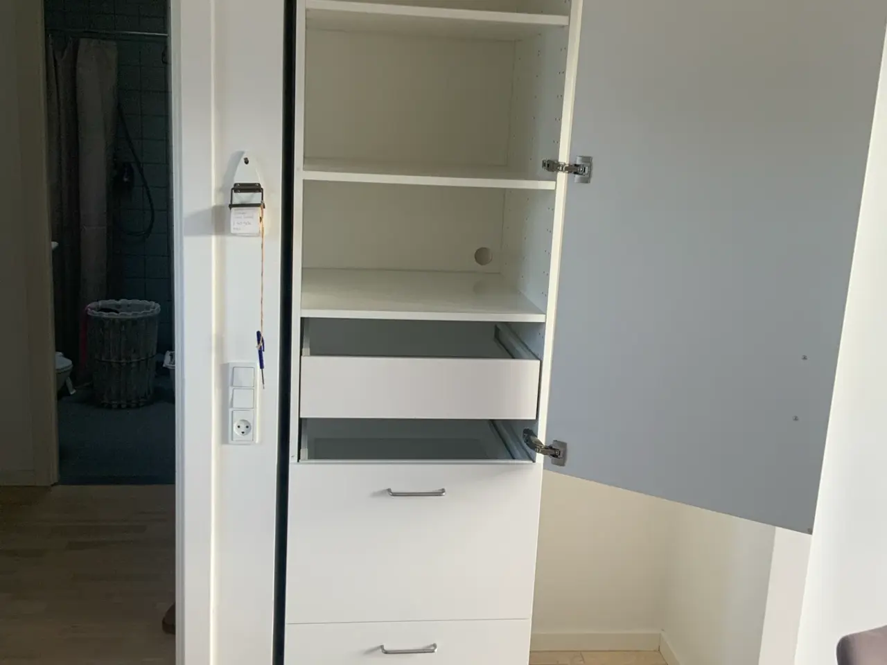 Billede 2 - Ikea højskab med skuffer