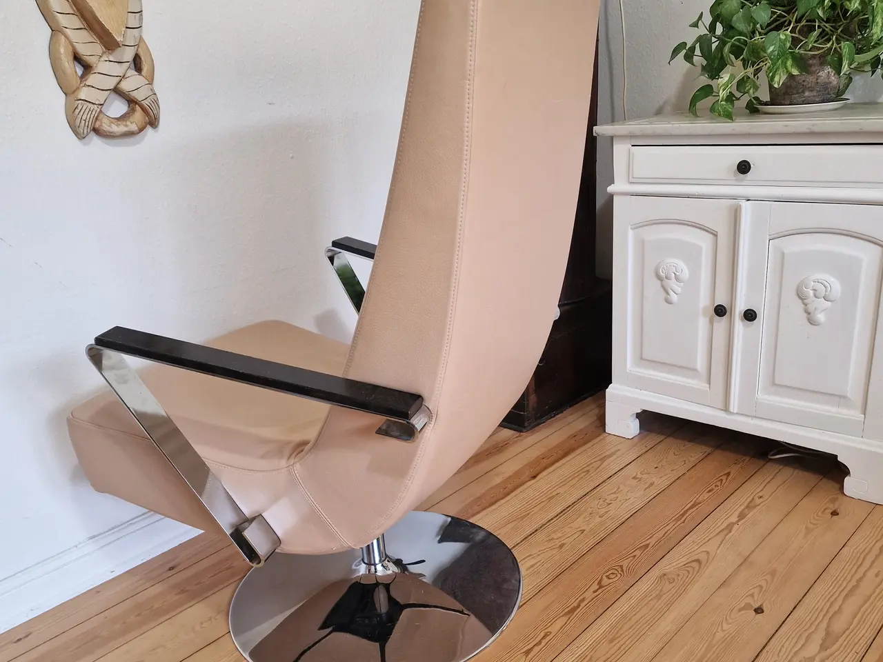 Billede 5 - Aero lænestol med fodskammel fra BoConcept. 
