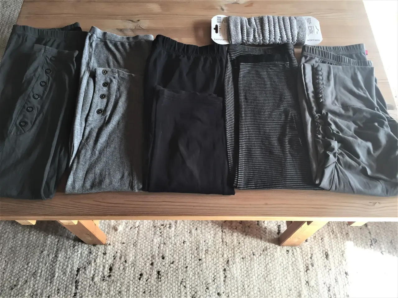 Billede 2 - 5 par leggins og 1 par benvarmere, i alt 150 kr.