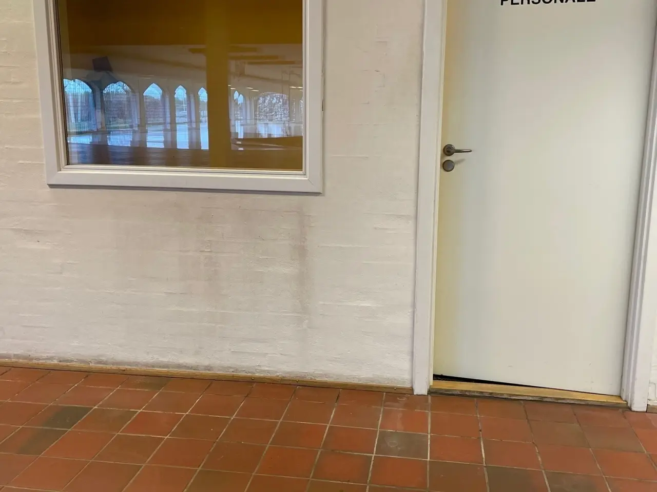 Billede 13 - Kontor/butikslejemål i præsentabel etplans erhvervsejendom