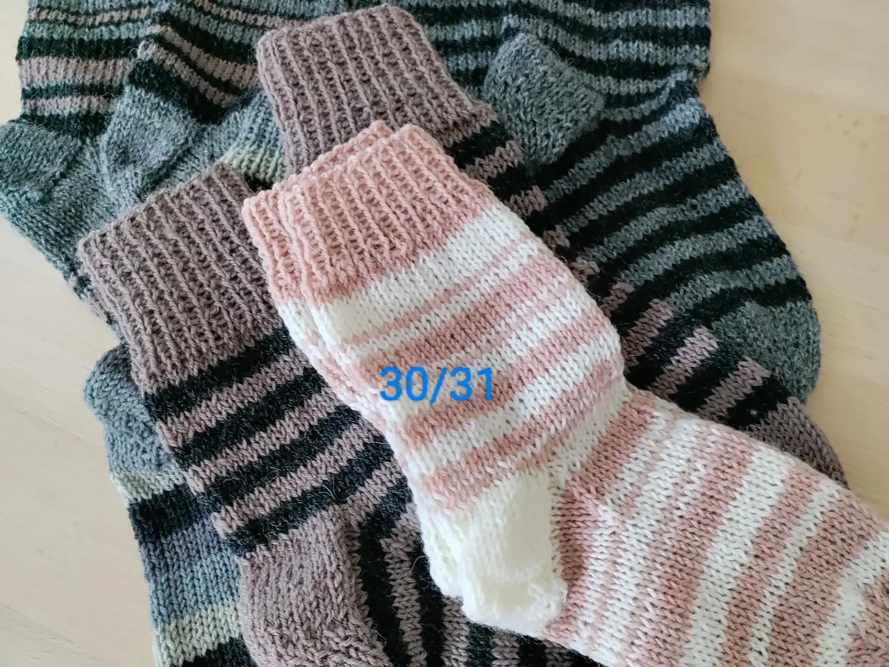 Billede 1 - Nye uldstrømper str 30/31