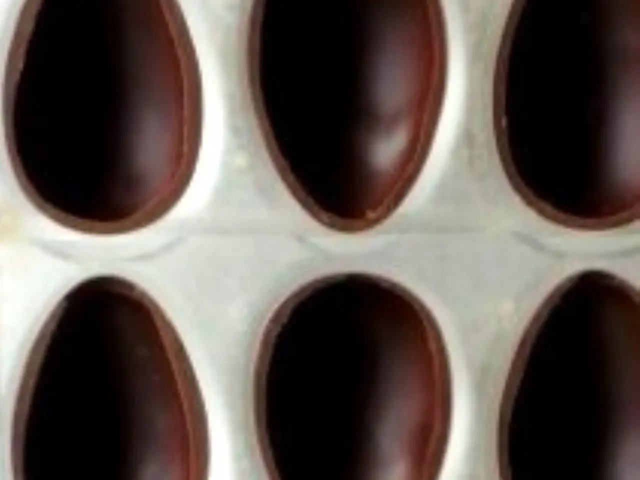Billede 2 - 3 ubrugte chokoladeforme til påskeæg