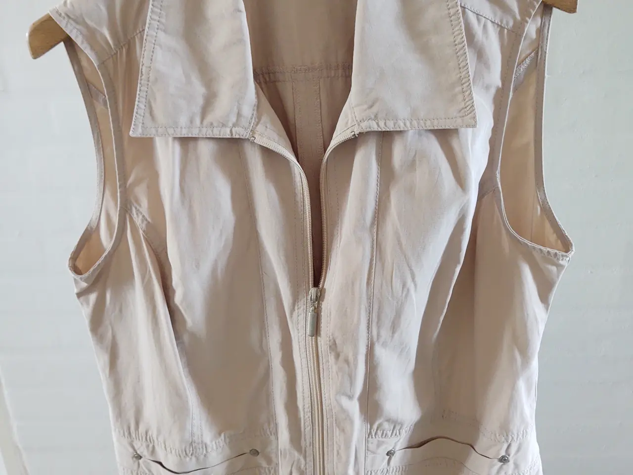 Billede 1 - Ny dame-vest.