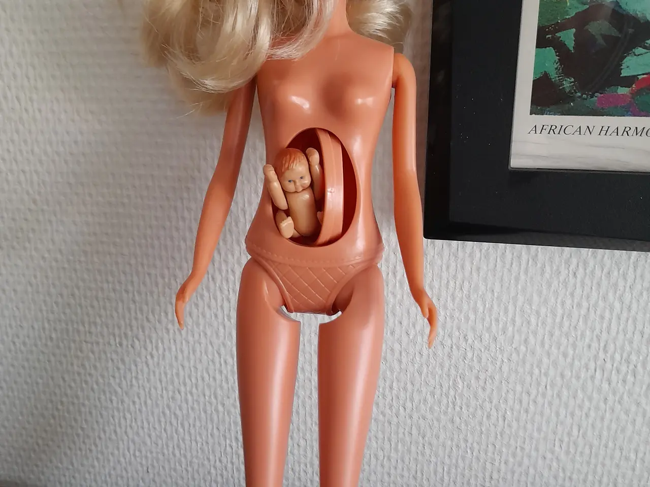 Billede 6 - Gravid Barbie inkl 3 kjoler.