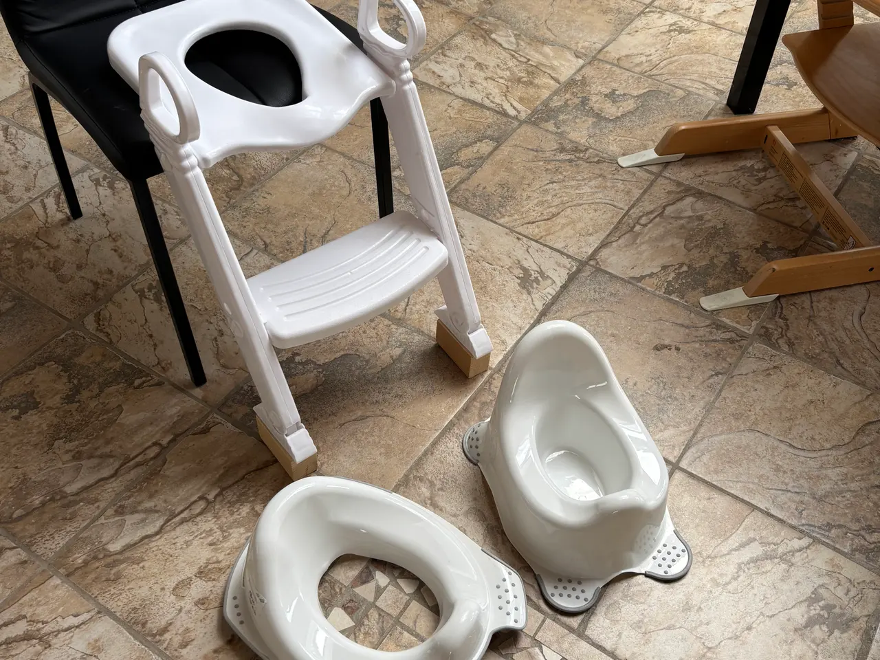 Billede 1 - Potte, toiletsæde og toilettræner
