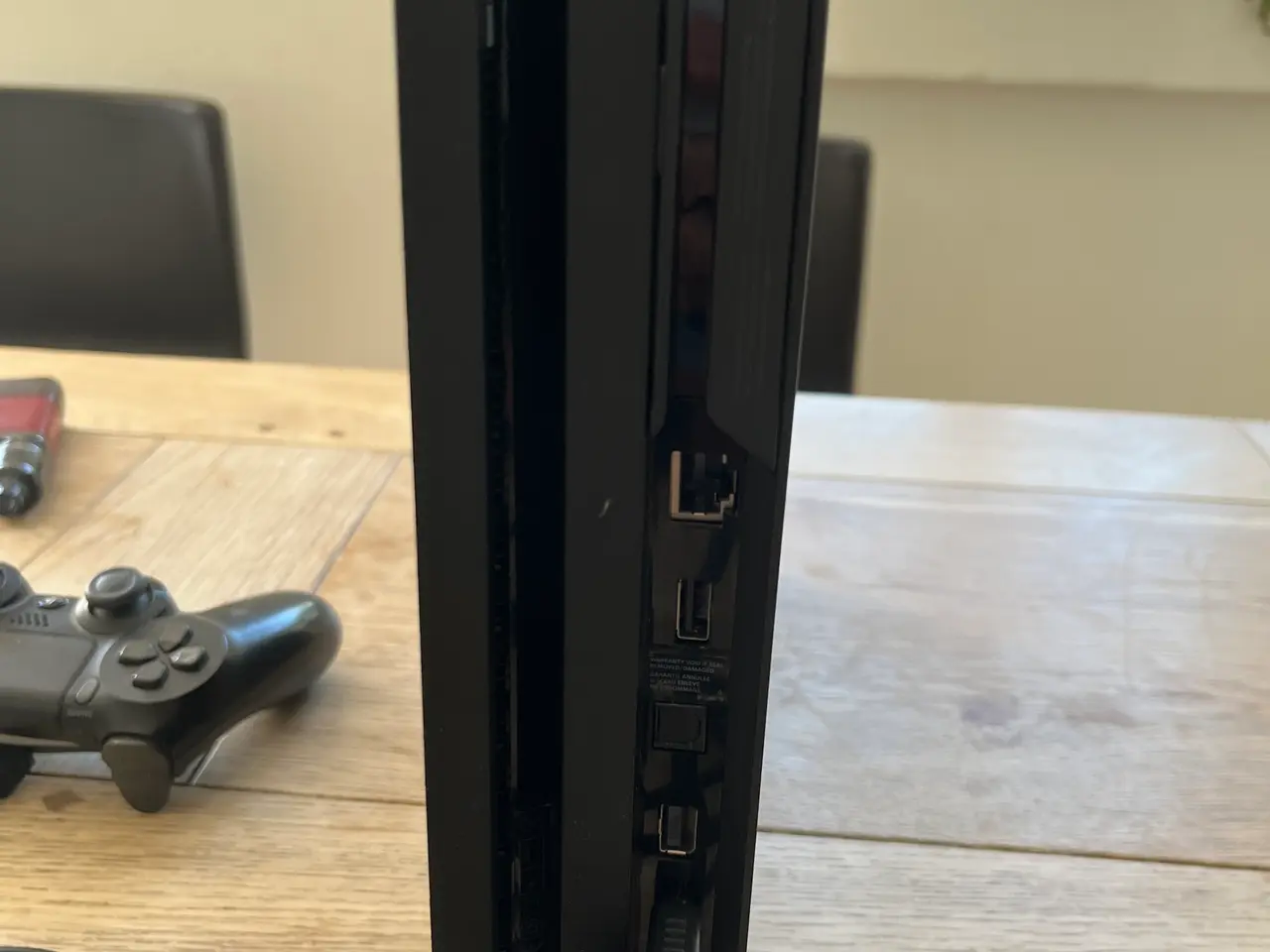 Billede 2 - PlayStation 4 Pro 1 TB – klar til brug (Kun afhent