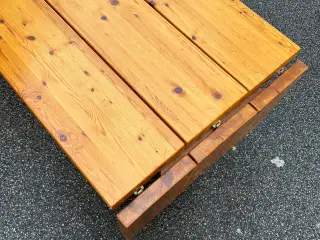 KØBER MØBLER I FYRRETRÆ - al stand