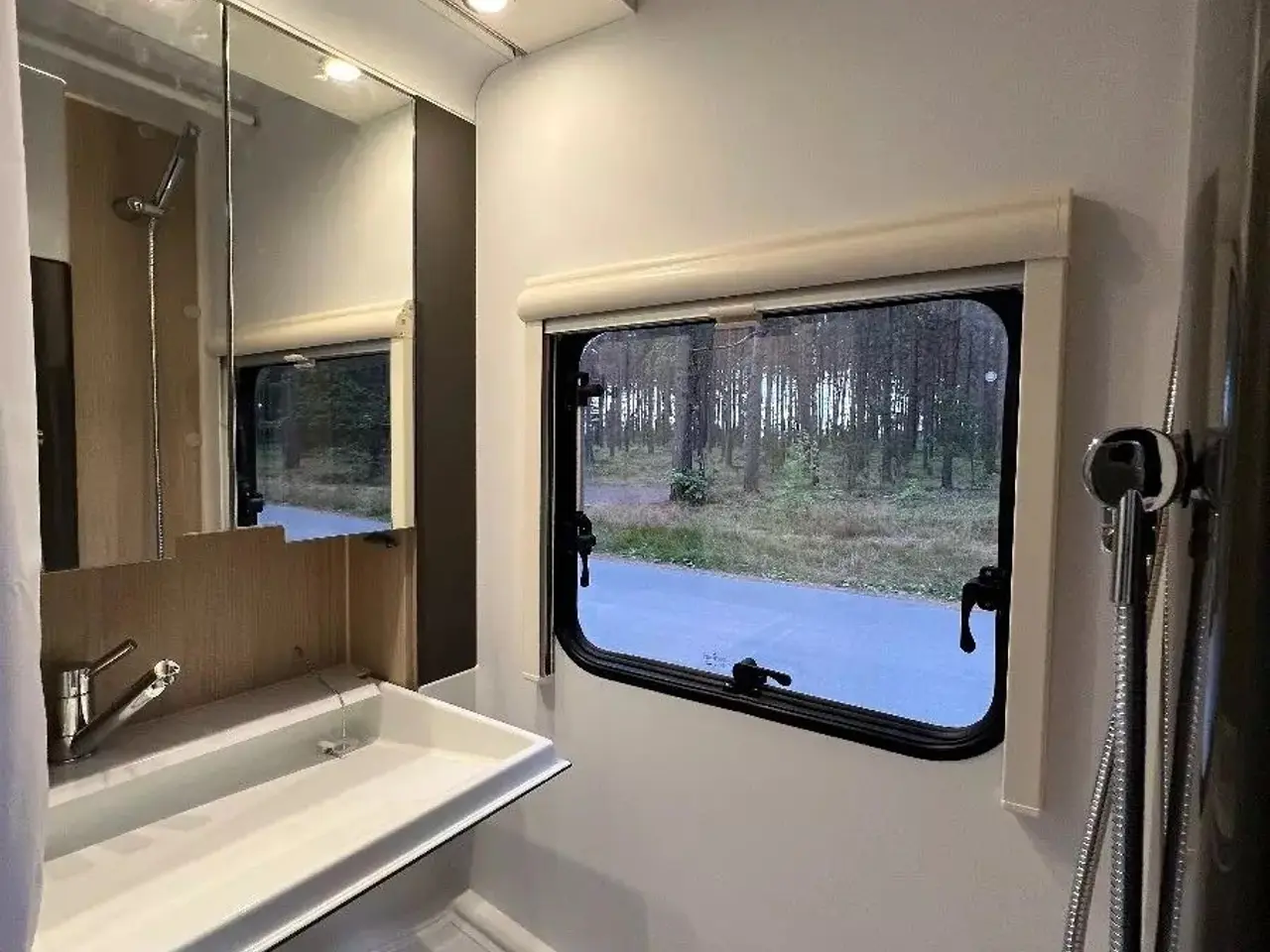 Billede 6 - Adria Action 391 LH årgang 2025 til salg