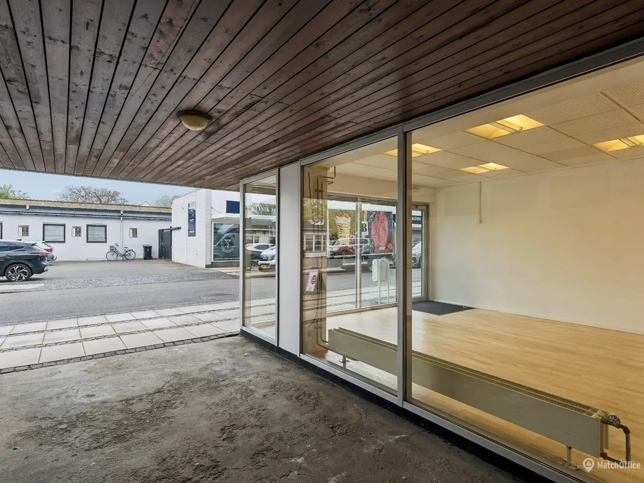 Billede 12 - Charmerende og lyst butikslokale med stor synlig facade