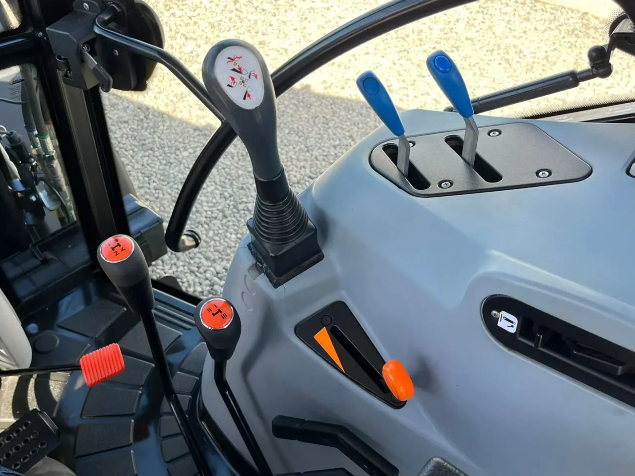 Billede 7 - New Holland TD5.75 Med frontlæsser med parallelføring, 3die funktion, euro-skifte