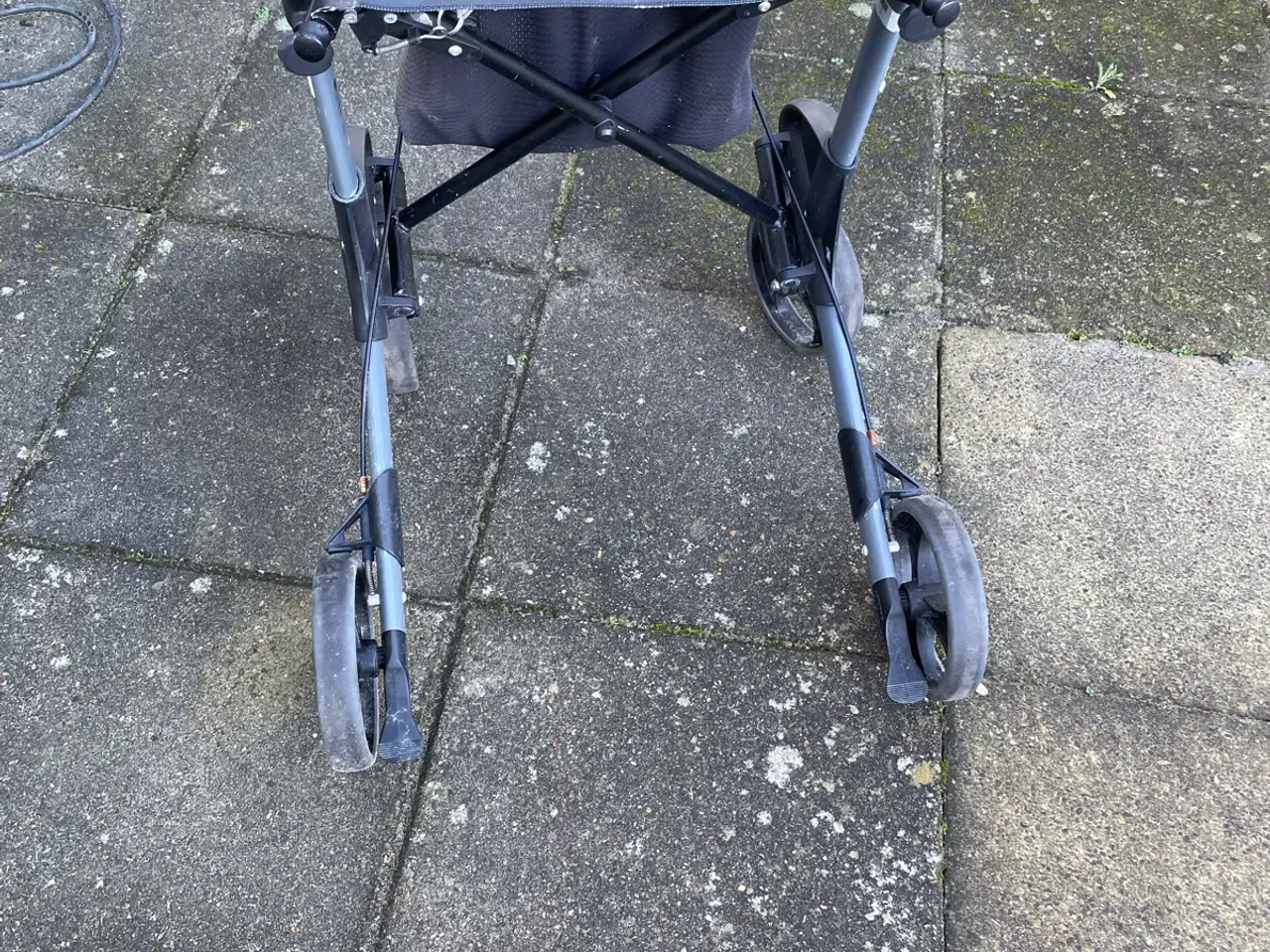 Billede 4 - Rollator sammen klappelig