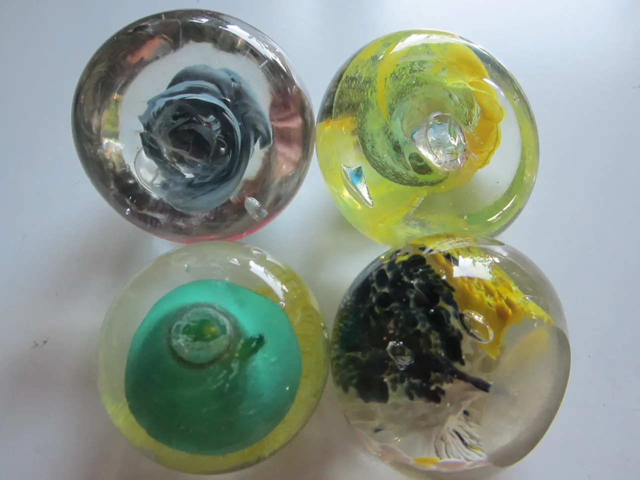 Billede 2 - 4 rigtig fine glas Brevpressere samlet pris