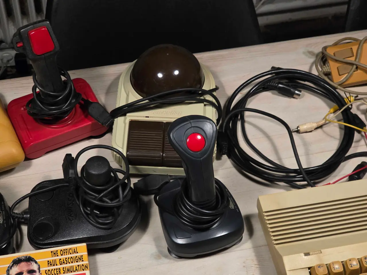 Billede 6 - 2 Commodore 64, Spil og Tilbehør