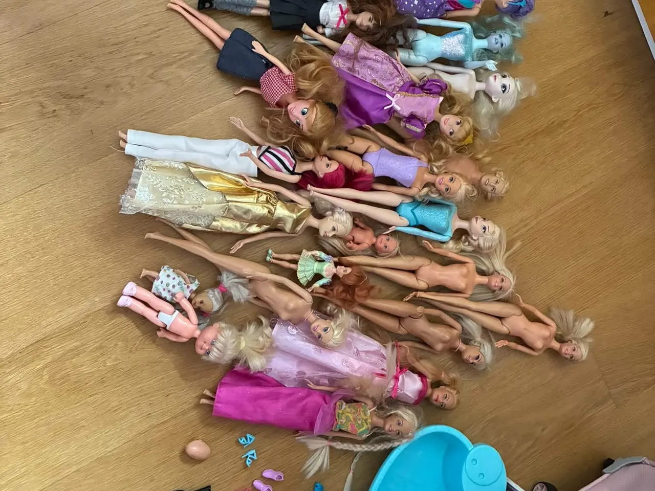Billede 6 - Barbie hus + tilbehør 