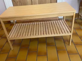 Træbænk med hylde