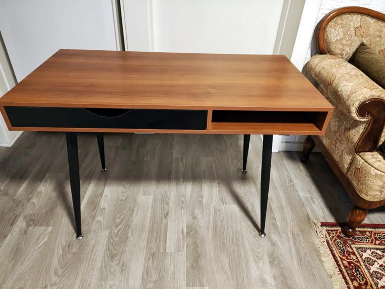 Billede 1 - Skrivebord med skuffe