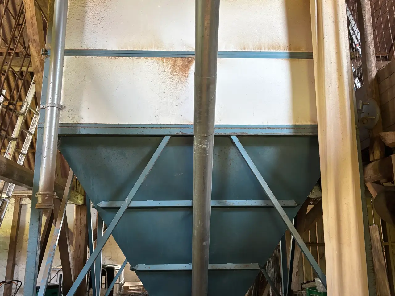 Billede 2 - Silo til træpiller el. korn, med snegl sælges.