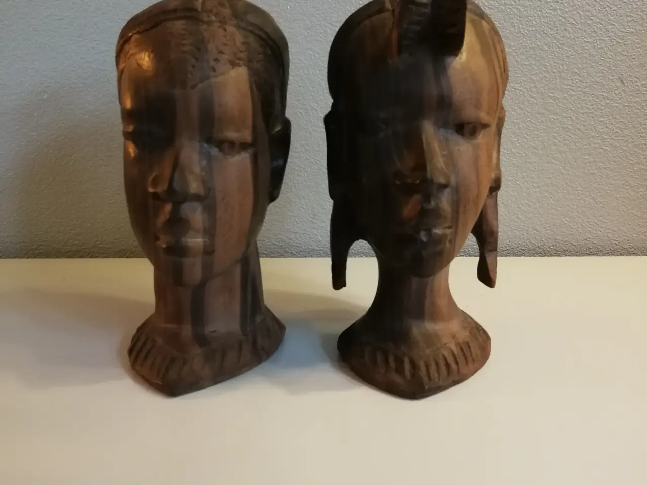 Billede 3 - Afrikanske håndskårne buster.