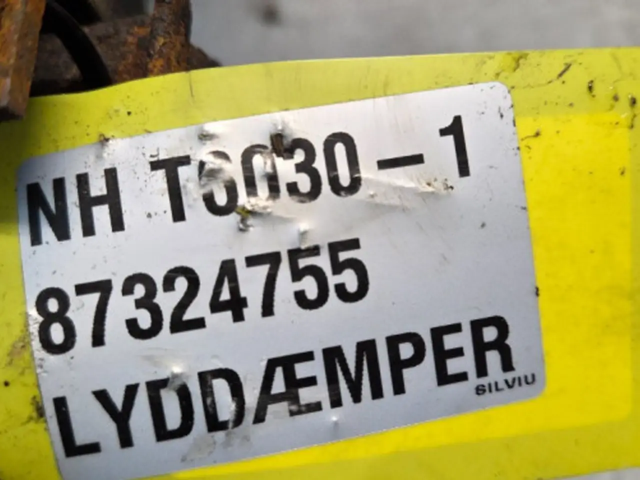Billede 16 - New Holland T6030 Lyddæmper 87324755