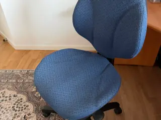 Kontormøbler gives væk