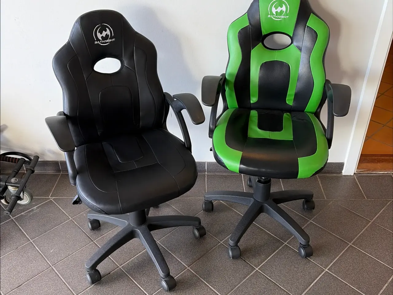 Billede 1 - 2 x Batknight gamerstole til børn