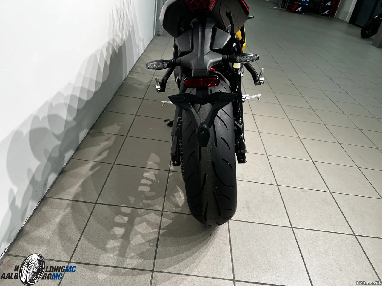 Billede 9 - Triumph Daytona 660 Cosmic Yellow / Sapphire Black