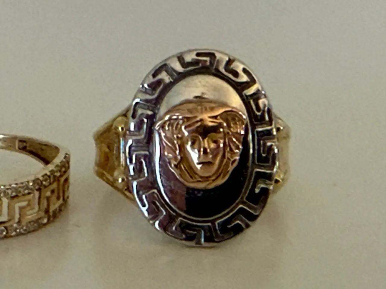 Billede 3 - Stor Versaces Medusa-ring i 14 kt guld