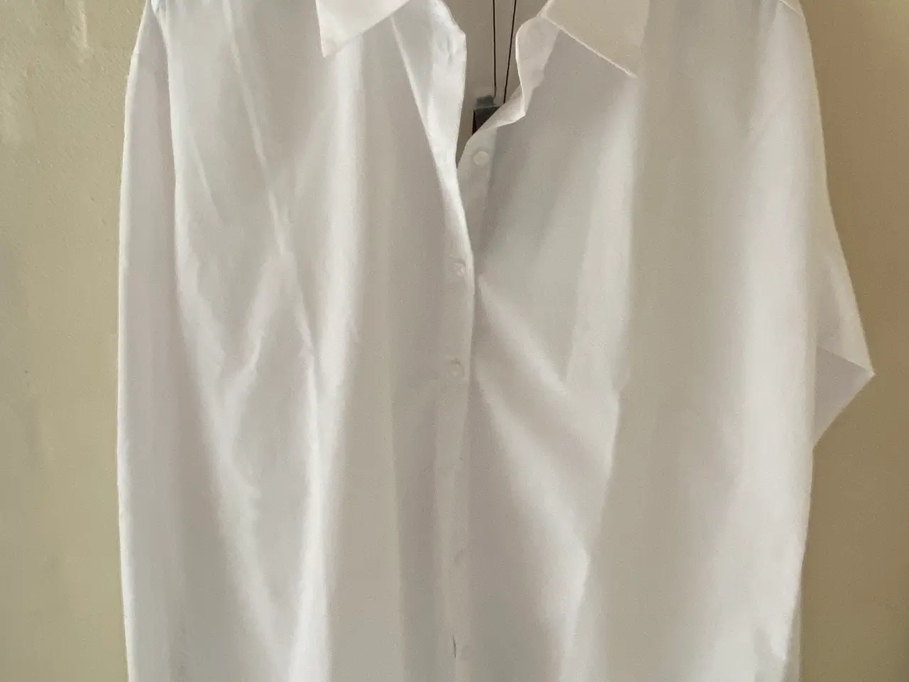 Billede 4 - Cowboynederdel og hvid skjortebluse 
