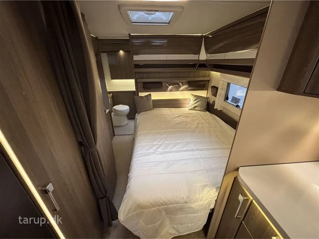 Billede 13 - 2017 - Kabe Imperial 740 TDL-U Isabella Commodore North inkl CarbonX stel, Thule fast monteret markise, Truma mover x4 motor, Dometic Aircon, Centralstøvsuger, Alde Centralvarme