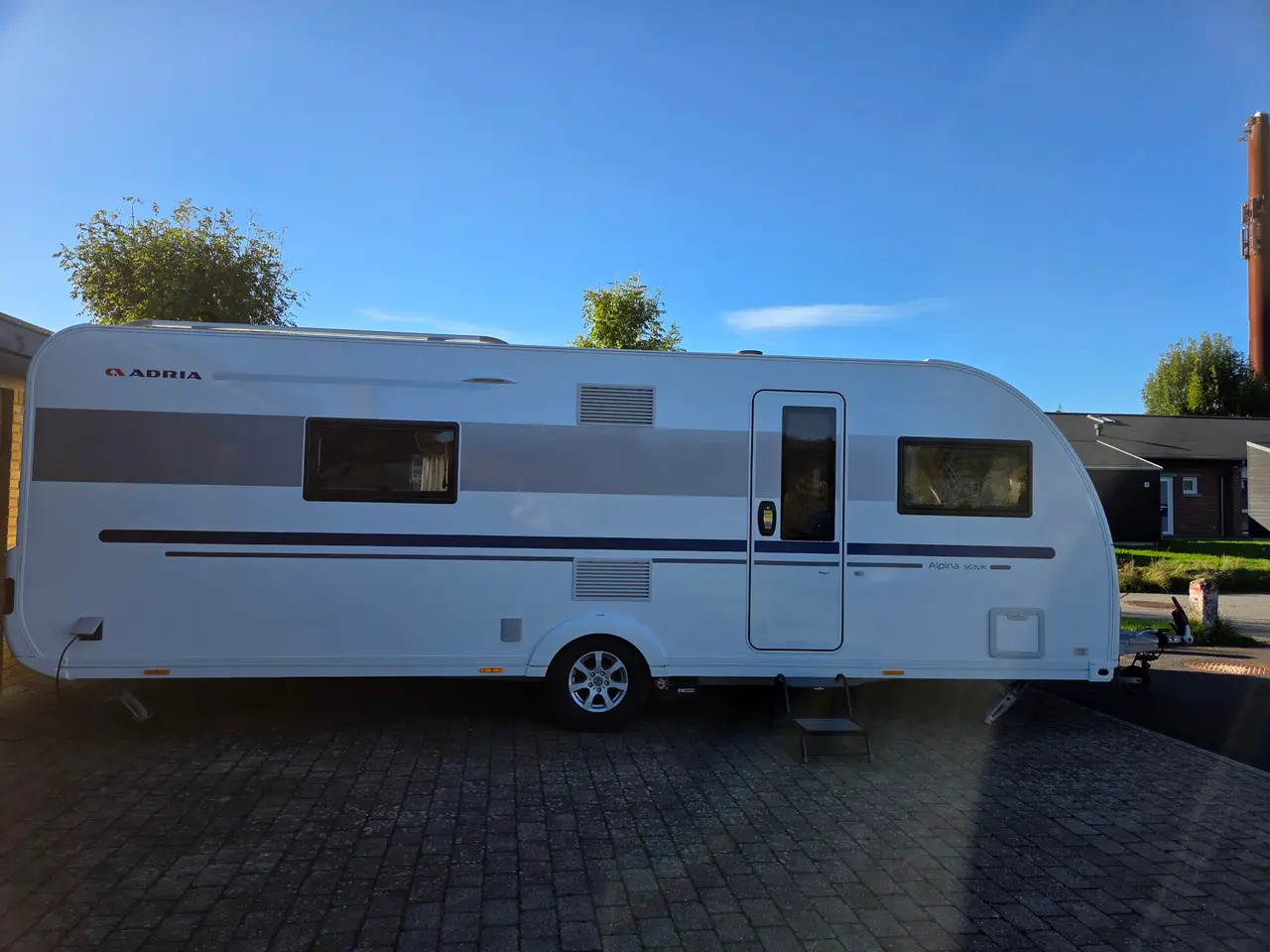 Billede 1 - Adria Alpina 663 UK (2020) – komplet udstyr