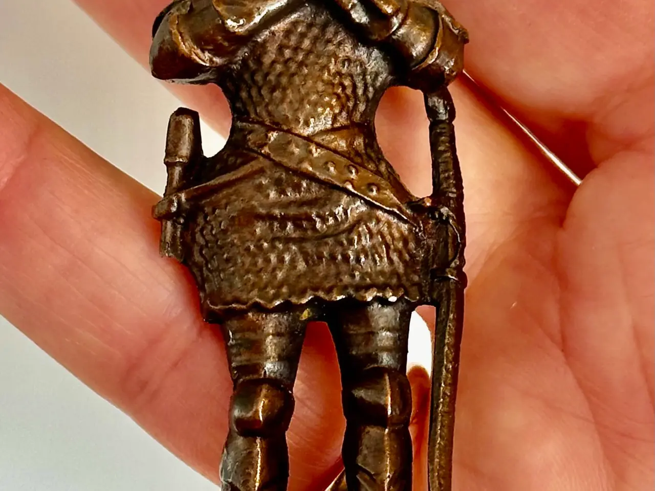 Billede 5 - Vintage miniature ridderfigur håndstøbt af bronze