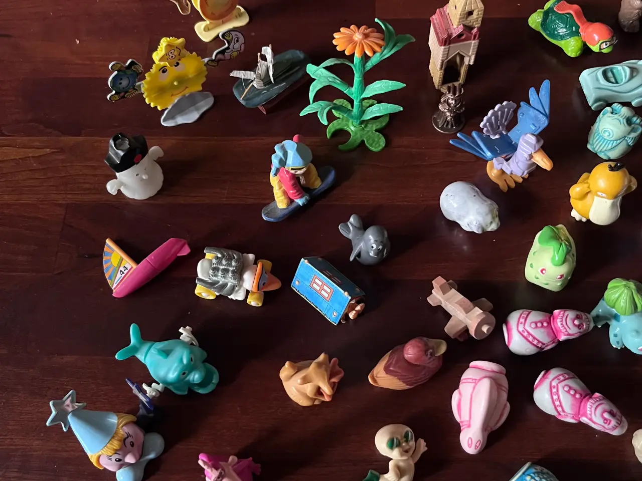 Billede 12 - Små “Kinderæg” figurer.