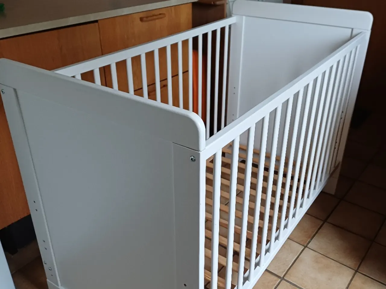 Billede 1 - Tremmeseng hvid med lamelbund 60 x 120 cm