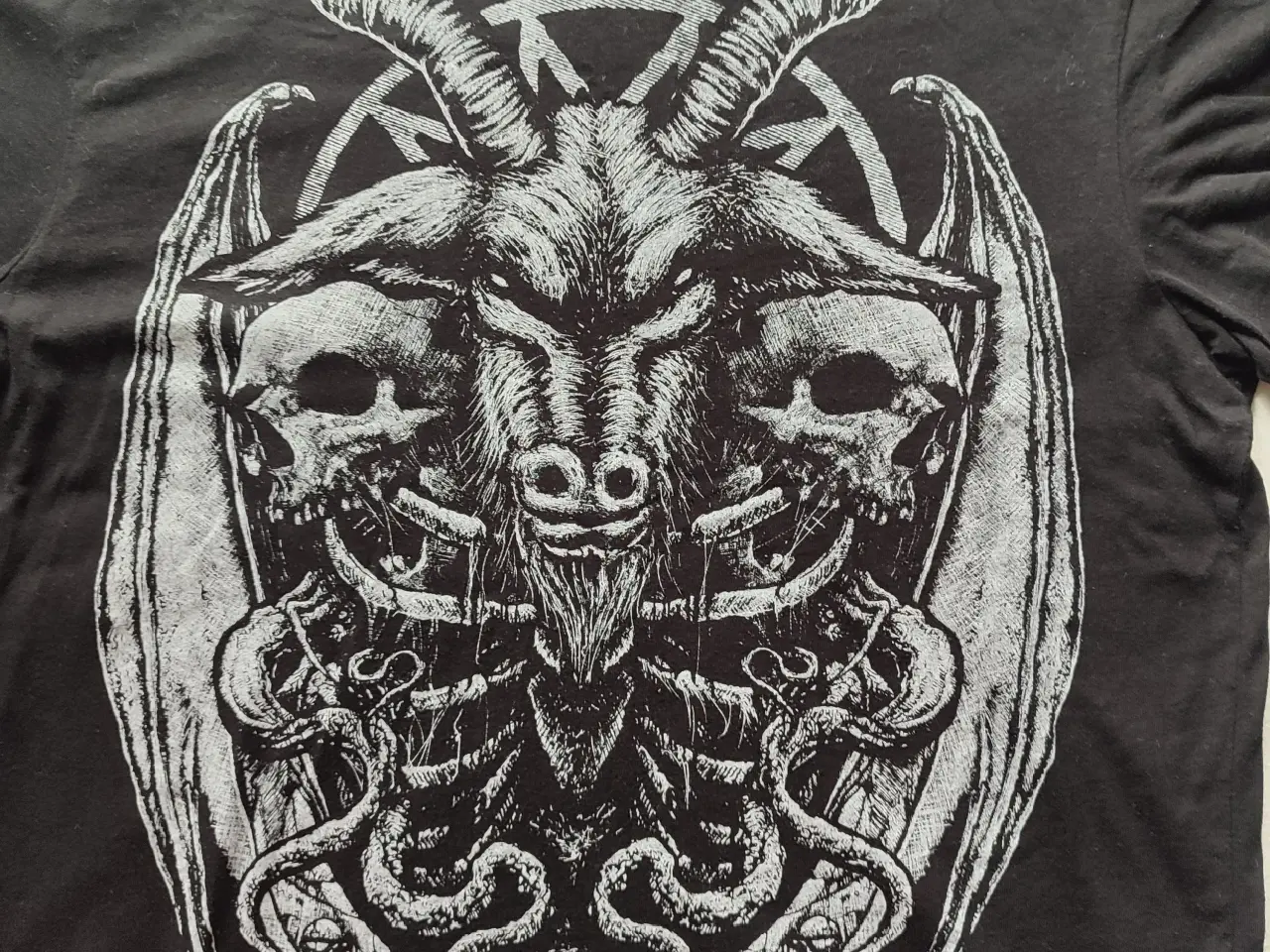 Billede 2 - T-shirt, Gothicana, str L