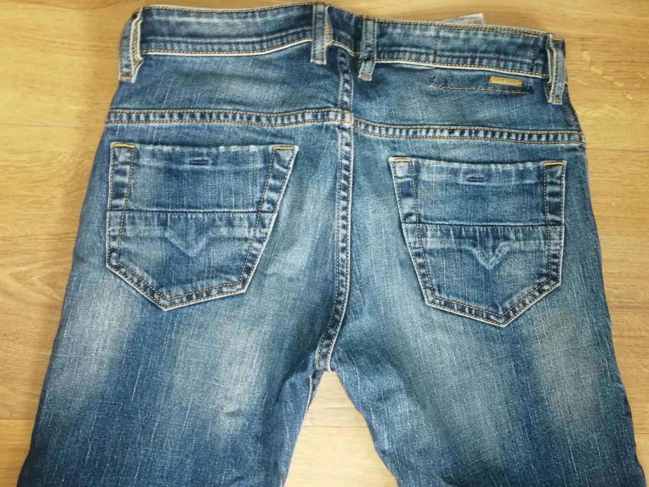Billede 1 - DIESEL JEANS MODEL THOMMER, W28/32, FLOT STAND